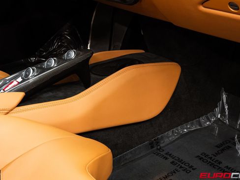 Used 2021 Ferrari F8 Tributo RWD image 38