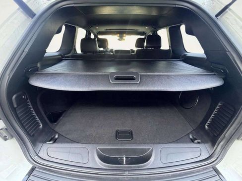 Used 2017 Jeep Grand Cherokee Altitude AWD/4WD image 5