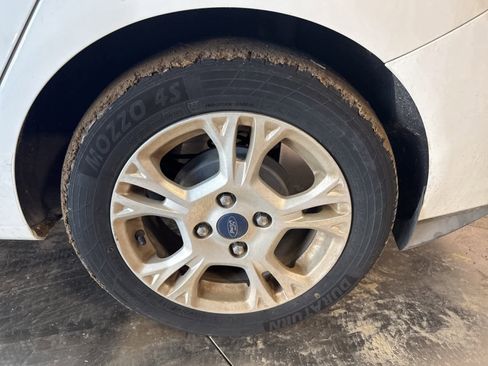 Used 2014 Ford Fiesta SE image 8