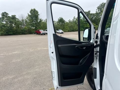 Used 2025 Mercedes-Benz Sprinter 2500 image 23