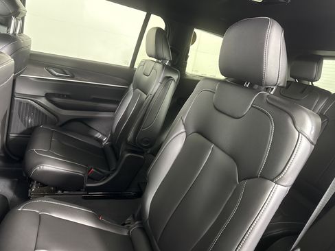 New 2025 Jeep Grand Cherokee L Limited w/ Black Appearance Package image 10