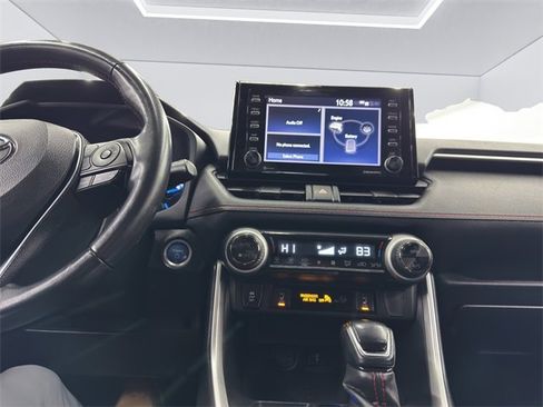 Used 2021 Toyota RAV4 SE image 16