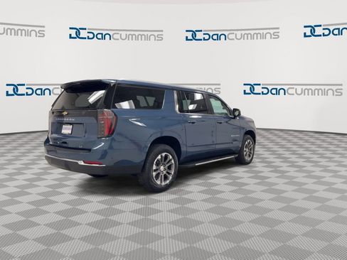 Used 2025 Chevrolet Suburban LT image 8