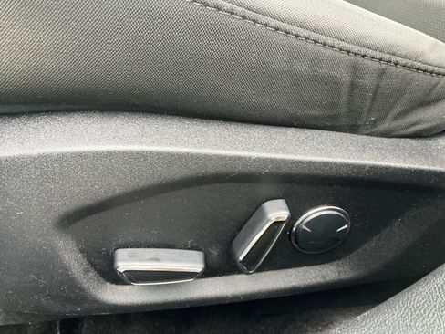 Used 2018 Ford Fusion SE w/ Fusion SE Technology Package FWD image 19