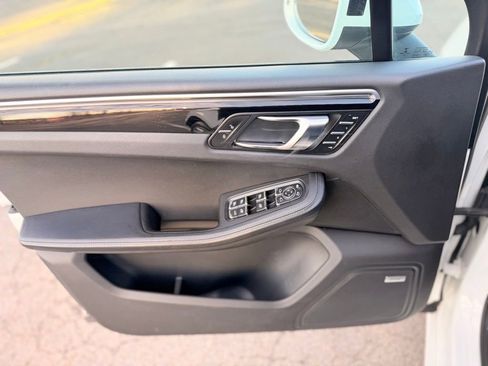 Used 2017 Porsche Macan S image 20