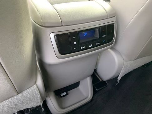 Used 2016 Toyota Highlander XLE FWD image 20