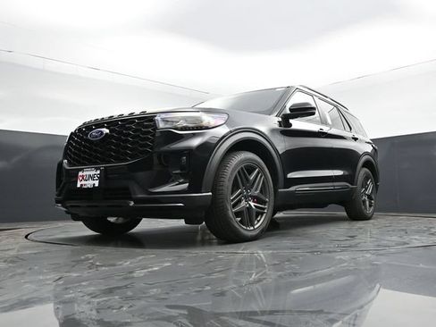 Used 2025 Ford Explorer ST-Line w/ ST-Line Street Pack AWD/4WD image 53