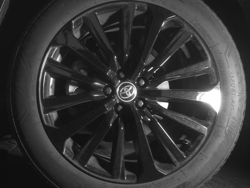 Used 2025 Toyota Highlander XSE image 12