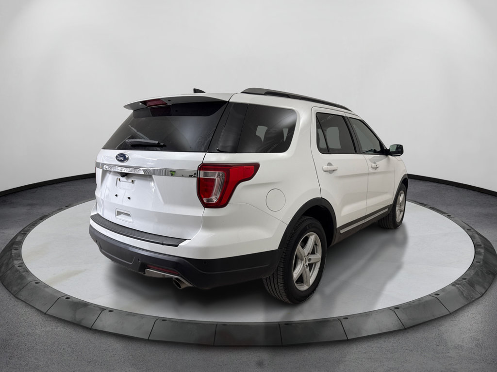 Used 2018 Ford Explorer XLT FWD image 6