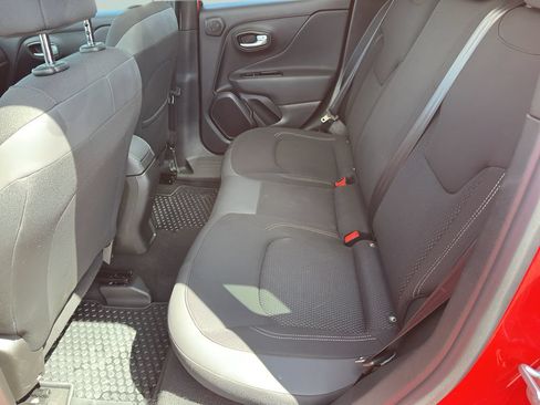Used 2023 Jeep Renegade Latitude w/ Sun/Sound Group AWD/4WD image 15