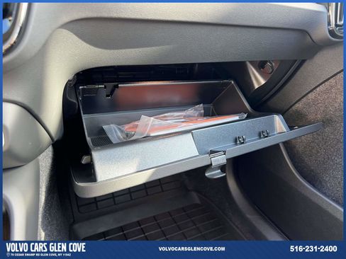 Used 2025 Volvo XC40 B5 Ultra w/ Climate Package image 35