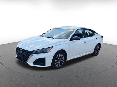 Used 2025 Nissan Altima 2.5 SV FWD image 4