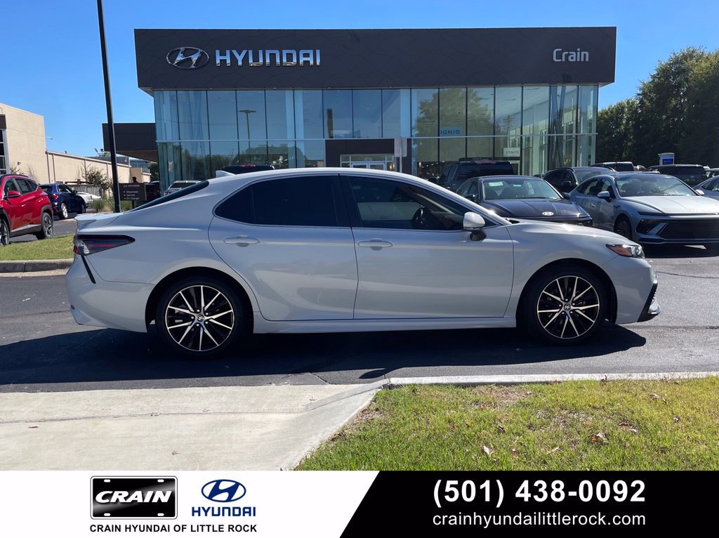 Used 2023 Toyota Camry SE FWD image 1