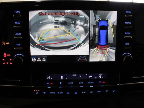 Used 2022 Toyota Sienna Platinum AWD/4WD image 19