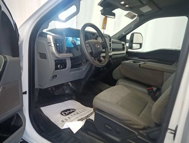 Used 2023 Ford F350 XLT w/ XLT Premium Package AWD/4WD image 5