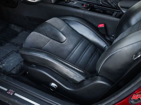 Used 2015 Nissan GT-R Premium image 70
