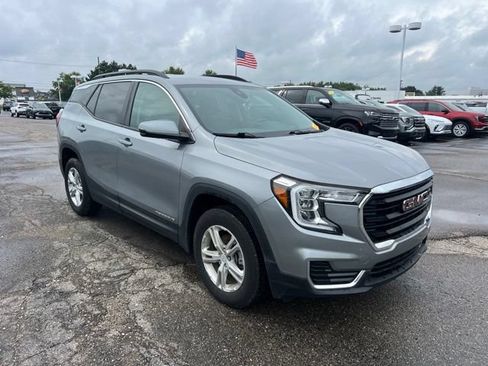 Used 2024 GMC Terrain SLE w/ Driver Convenience Package AWD/4WD image 3