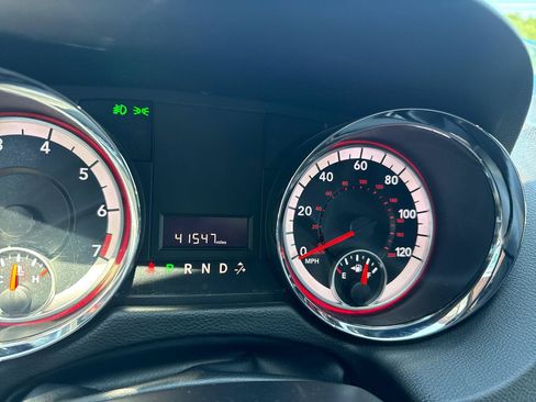 Used 2015 Dodge Grand Caravan SXT FWD image 19