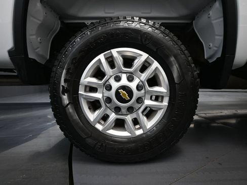 Used 2022 Chevrolet Silverado 2500 LT AWD/4WD image 17