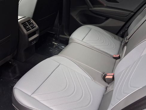 New 2026 Volkswagen Tiguan SE R-Line AWD/4WD image 13