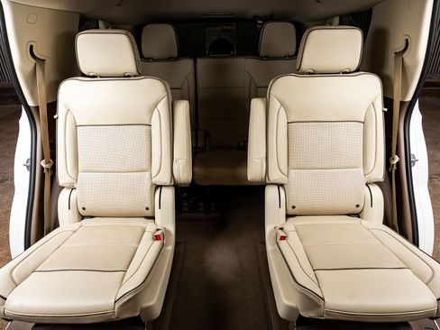 Used 2023 GMC Yukon Denali w/ Denali Reserve Package image 34