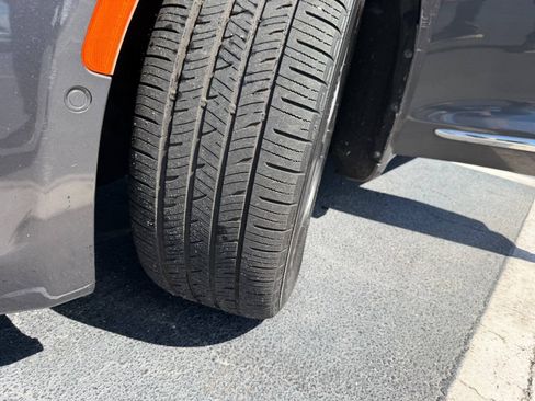Used 2019 Chrysler Pacifica Limited w/ Tire & Wheel Group FWD image 44