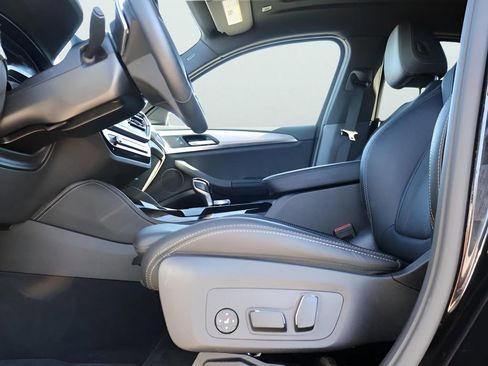 Used 2025 BMW X4 xDrive30i image 39