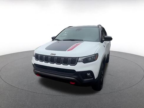 Used 2025 Jeep Compass Trailhawk AWD/4WD image 6