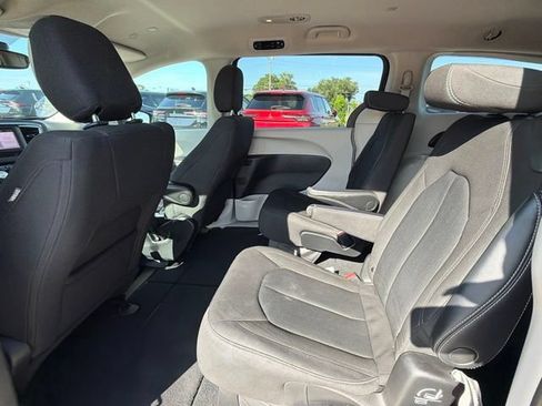 Used 2023 Chrysler Voyager LX FWD image 18
