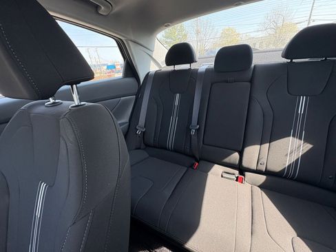 Used 2025 Hyundai Elantra SEL image 40