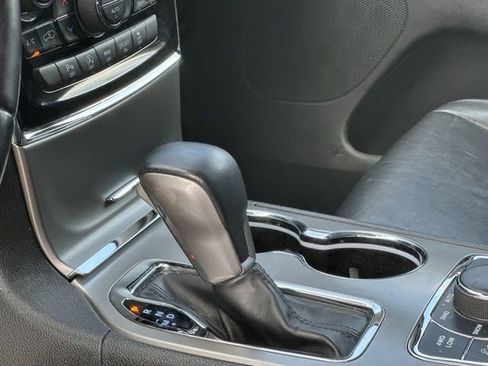 Used 2022 Jeep Grand Cherokee Limited image 17