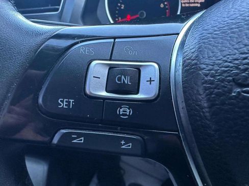 Used 2020 Volkswagen Tiguan SE image 25