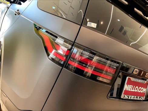 New 2026 Land Rover Discovery Limited Edition image 22
