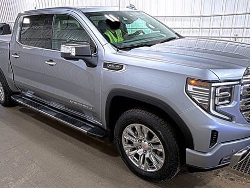 Used 2025 GMC Sierra 1500 Denali w/ Technology Package AWD/4WD image 3
