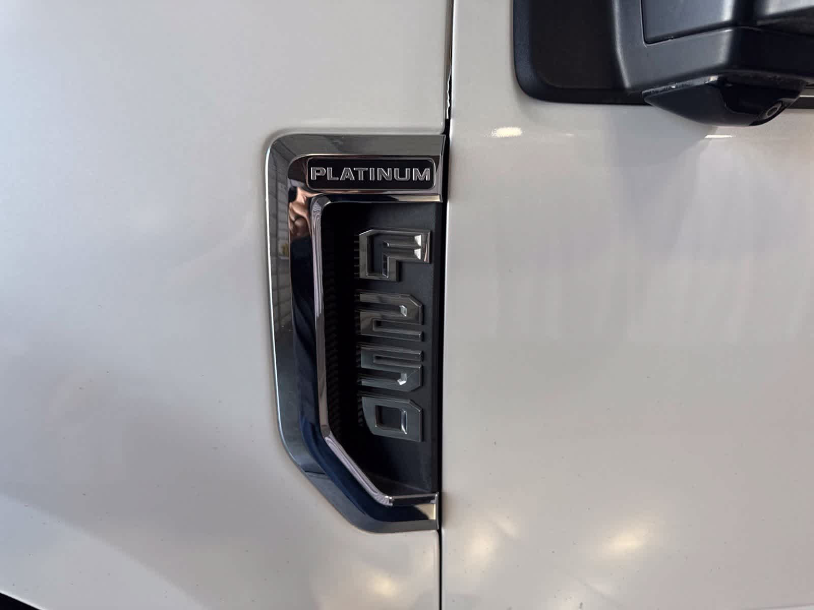 Used 2017 Ford F250 Platinum w/ Platinum Ultimate Package AWD/4WD image 8