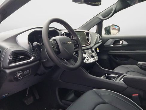 New 2026 Chrysler Pacifica Limited w/ S Appearance Package image 14