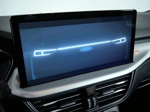 Certified 2024 Ford Escape Platinum image 18