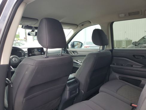Used 2024 Nissan Pathfinder SV AWD/4WD image 11