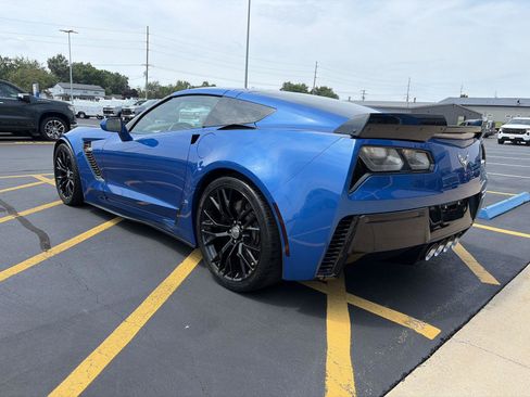 Used 2015 Chevrolet Corvette Z06 w/ 3LZ Preferred Equipment Group RWD image 6