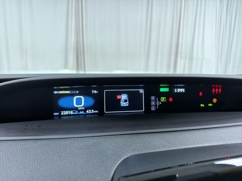 Certified 2021 Toyota Prius LE AWD/4WD image 22