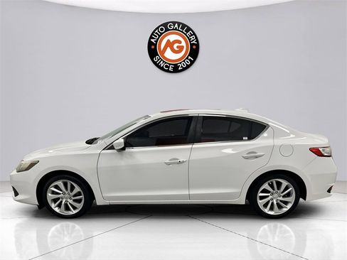 Used 2017 Acura ILX w/ Premium Package image 4