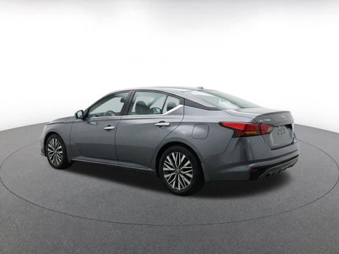 Used 2025 Nissan Altima 2.5 SV FWD image 7
