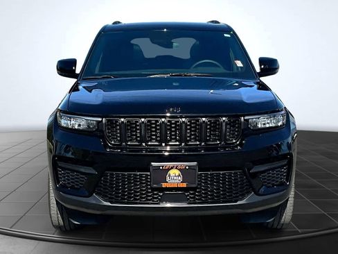 Used 2024 Jeep Grand Cherokee Altitude AWD/4WD image 6
