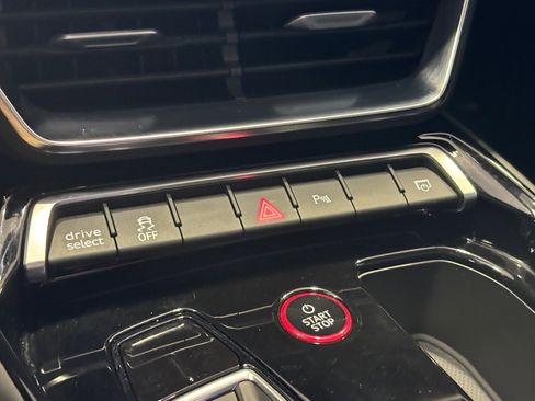 Used 2022 Audi e-tron GT Premium Plus image 35