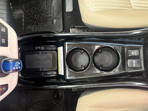 Used 2018 Toyota Prius Three w/ Advanced Technology Package FWD image 17