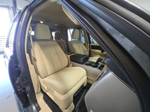 Used 2015 Ford Expedition XLT AWD/4WD image 36