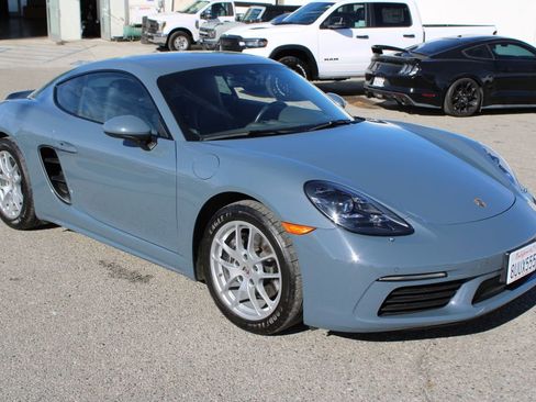 Used 2018 Porsche 718 Cayman RWD image 3