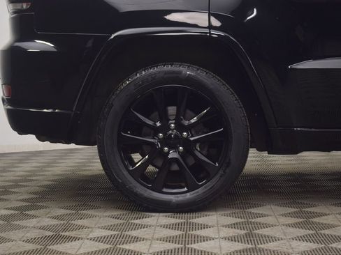 Used 2020 Jeep Grand Cherokee Altitude image 31