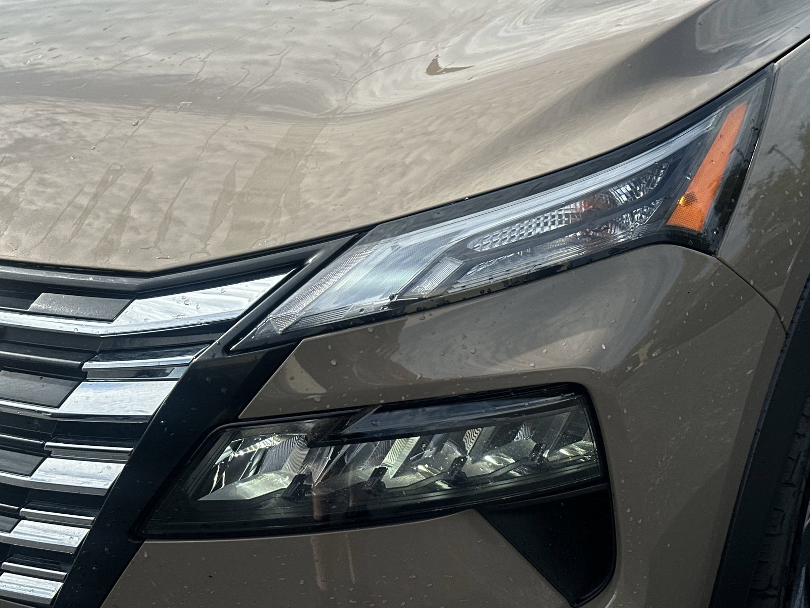 Used 2025 Nissan Rogue SV AWD/4WD image 11