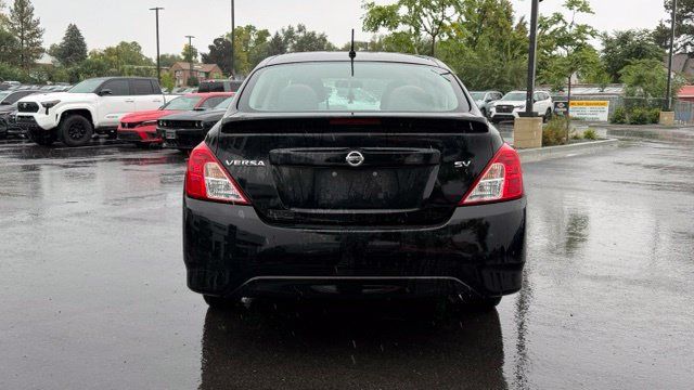 Used 2018 Nissan Versa SV FWD image 4